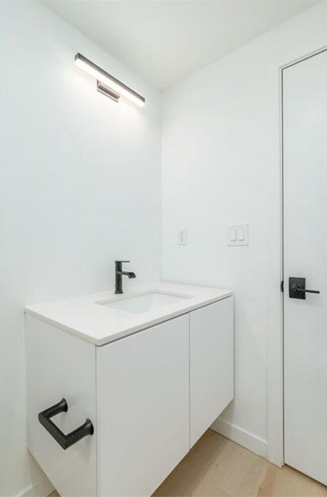 Building Photo - 2722 Hope St