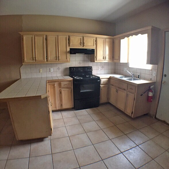 Building Photo - 3802 Clavel St