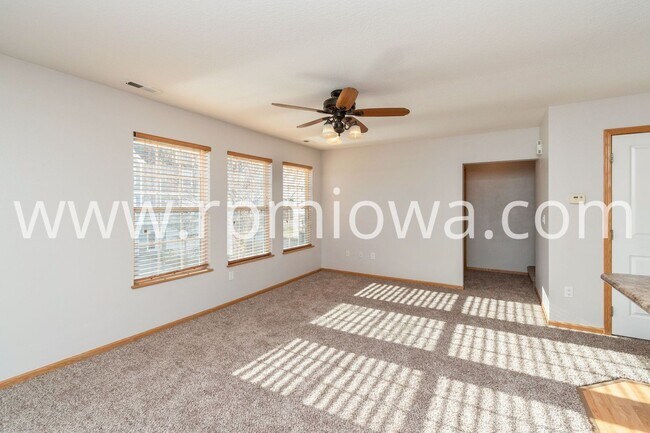 Building Photo - NEAR DMACC!! 2 Bedroom, 2 Bath Townhome in Ankeny