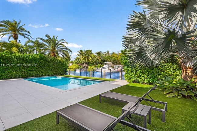 Building Photo - 895 NE 76th St