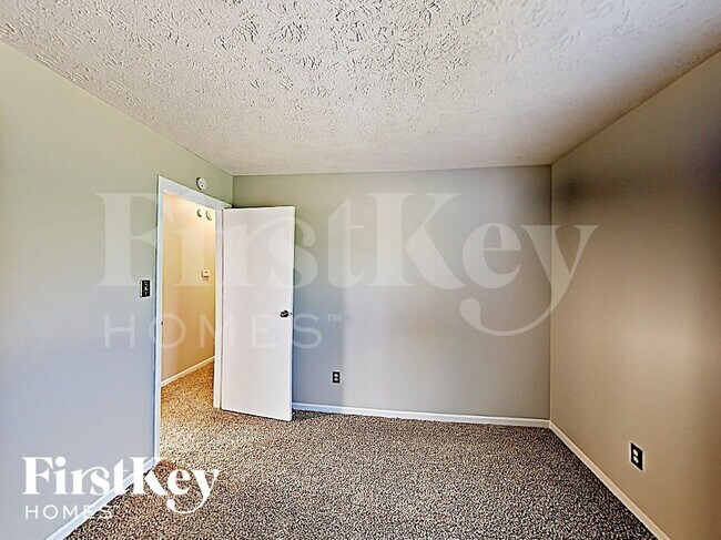 Building Photo - 9459 Hadway Dr