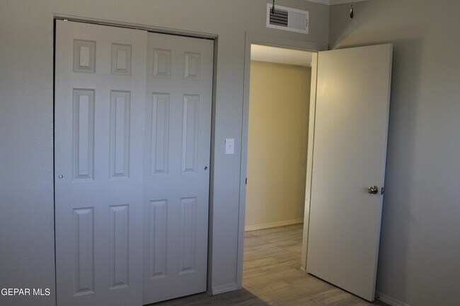 Building Photo - 10465 Omega Cir
