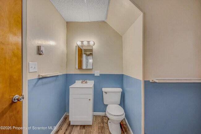 Building Photo - 601 Dean St