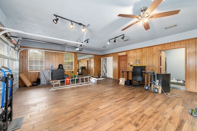 Building Photo - 2222 W University Ave