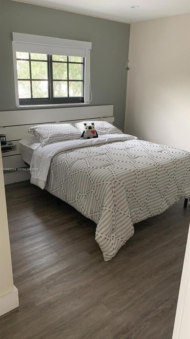 Building Photo - 3538 SW 17th St