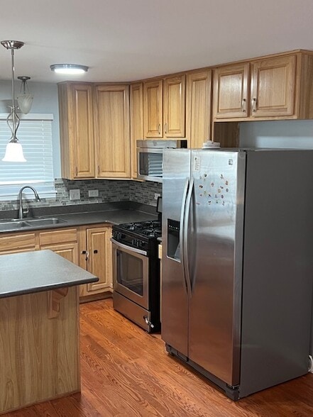 Building Photo - 7256 N Rogers Ave