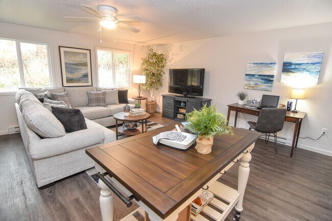 Interior Photo - 3 bedroom single story townhome for rent.