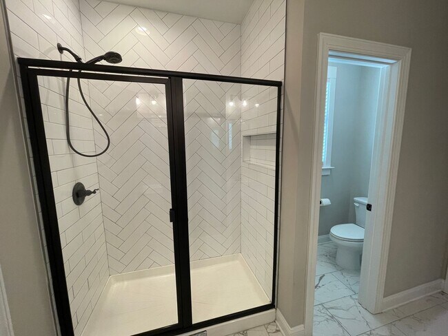 Building Photo - Amazing 5 Bedroom Craftsman-Style Home in Martinez! MOVE IN SPECIAL!