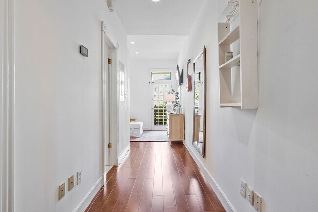 Building Photo - Kalorama Apartment – Renovated One-Bedroom with Private Balcony