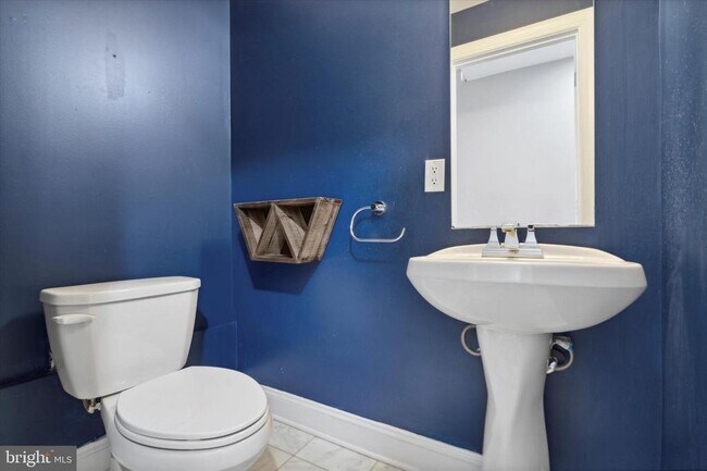 Building Photo - 1353 N Mascher St