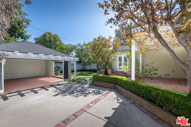 Building Photo - 11350 Albata St