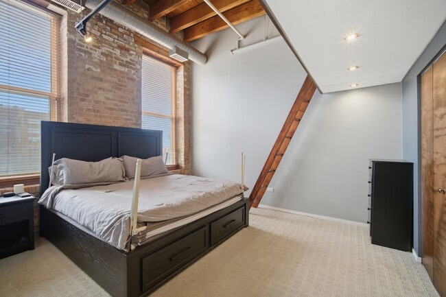 Building Photo - 417 S Jefferson St