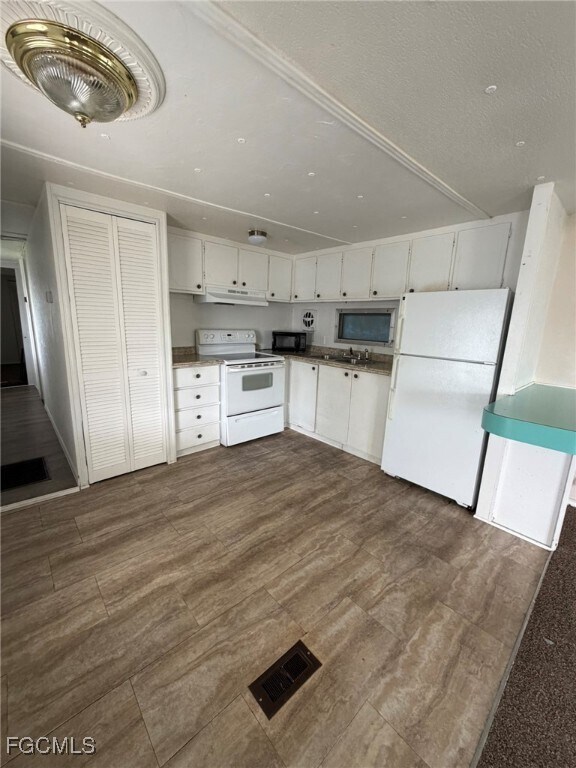 Building Photo - 248 Flame Ln