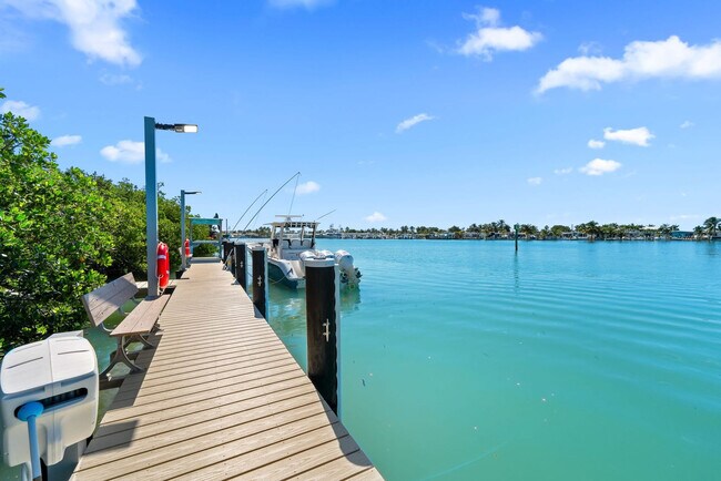 Building Photo - 247 Pescayo Ave