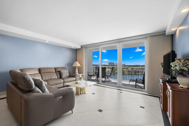 Building Photo - 511 Bayshore Dr