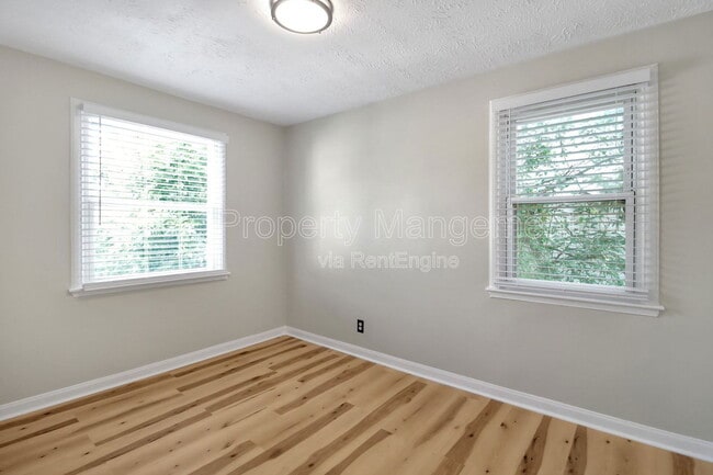 Building Photo - 1045 S James Rd