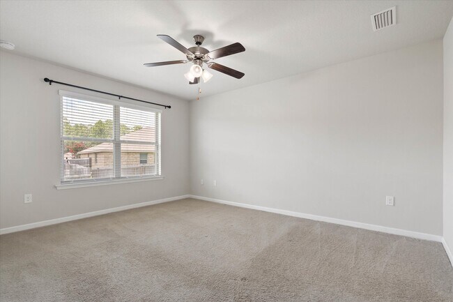 Building Photo - 34505 Paisley Ave