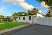 Building Photo - 725 Burlington St