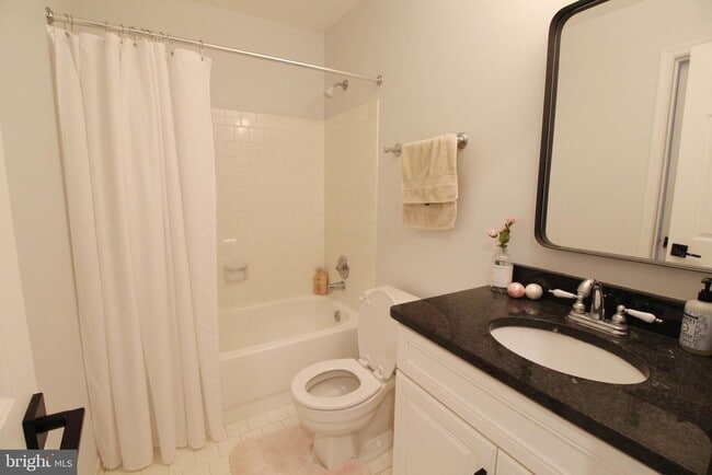 Building Photo - 3139 Stratford Ct