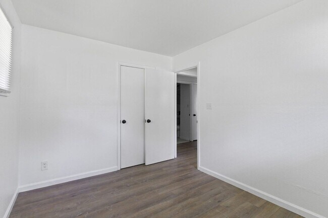 Building Photo - 9835 Winkler Dr