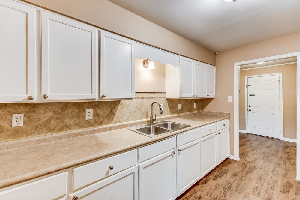 Building Photo - 111 Meadowood Ave