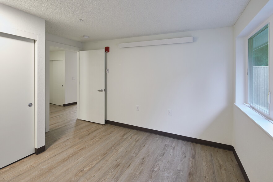 Building Photo - 643 Manbrin Dr NE