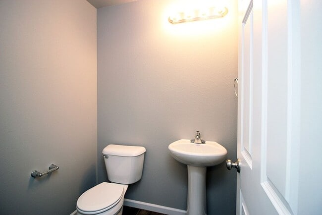 Building Photo - Amazing home in a quiet location!