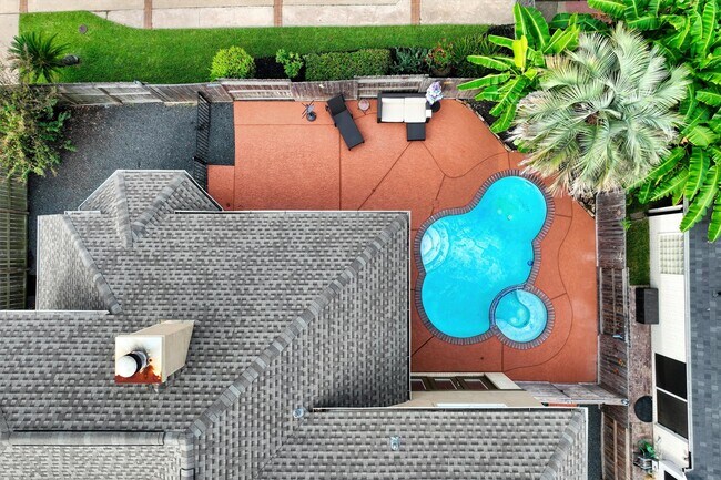 Building Photo - 201 Las Brisas St