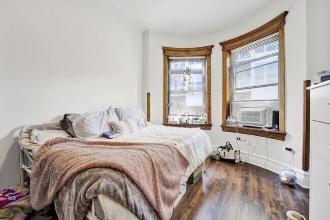 Building Photo - 2 bedroom in Chicago IL 60613