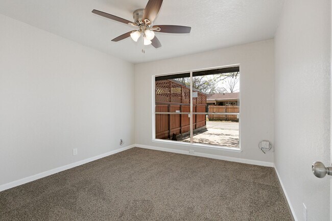 Building Photo - Renovated 2 Bedroom 1 Bath Near UTSA, Medi...