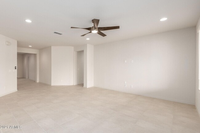 Building Photo - 8757 W Rancho Dr