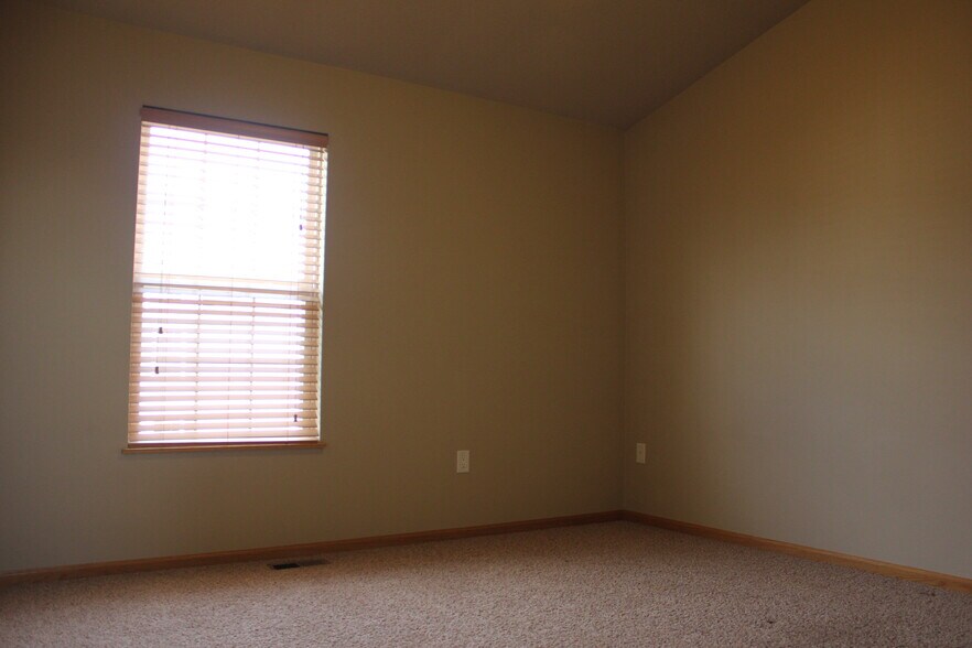 Building Photo - 3203 SW Arlan Ln