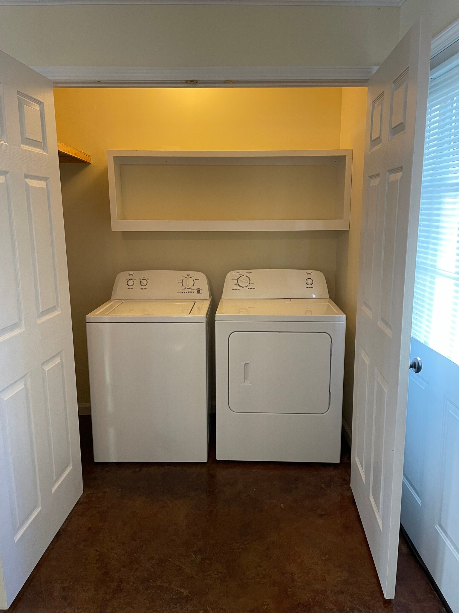 Washer/Dryer closet off Living area - 1030 Sun Creek Rd