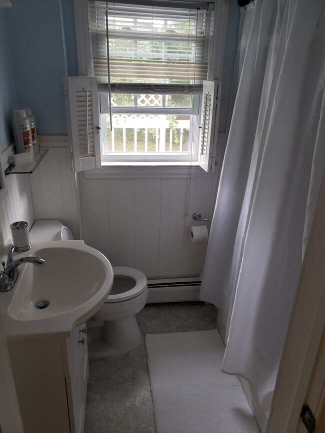 Building Photo - 21 Case Ave