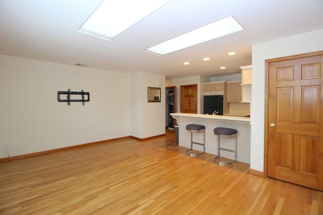 Building Photo - 107 Saugatuck Ave