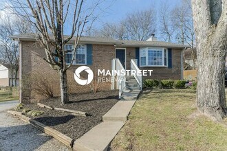 Building Photo - 4 Bedroom Pet-Friendly Home in Hendersonville, TN with Main Street Renewal