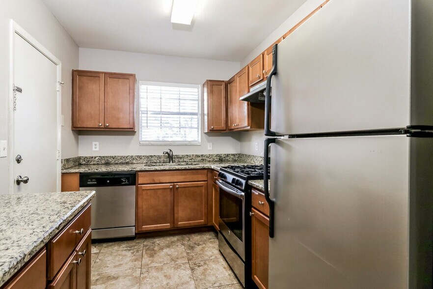 Building Photo - 5105 Chamber Ct