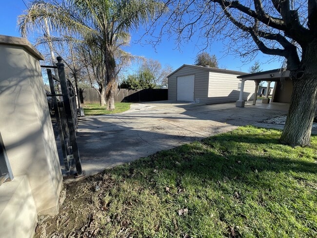 Building Photo - 8302 Bailey Rd