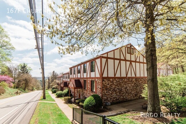 Building Photo - Updated 2 Bedrooms East of Pittsburgh!