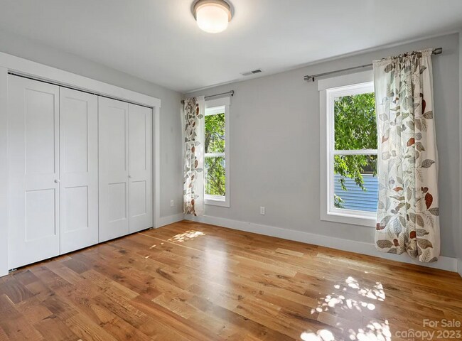 Building Photo - Lovely Asheville Rental!