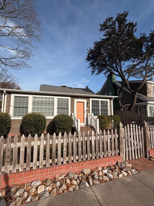 Building Photo - 3BR Beach House on 44th Street