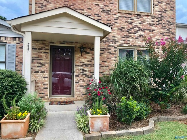 Building Photo - 337 Chateau Dr SW