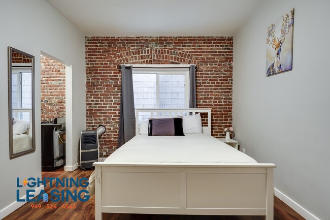 Building Photo - 1420 Flower St