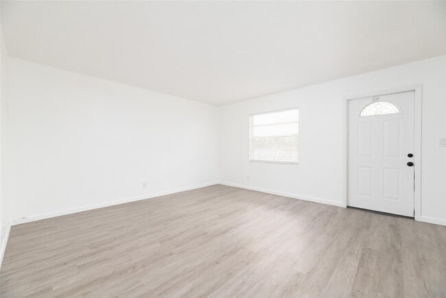 Building Photo - 1401 NE 17th Ct