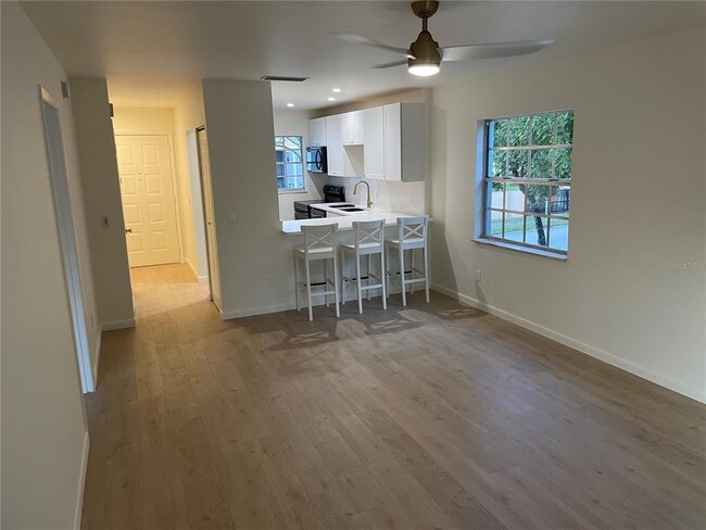 Building Photo - 4511 S Oak Dr