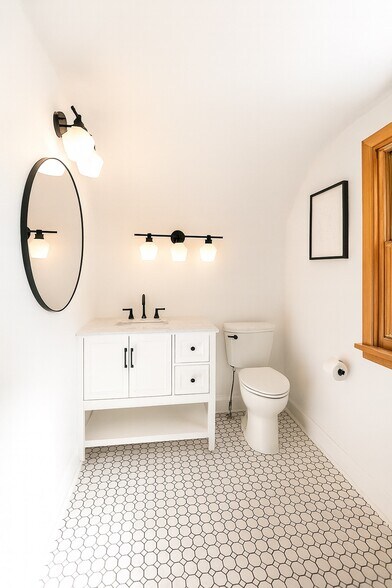 Building Photo - 1805 Beaconwood Ave