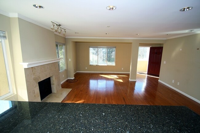 Building Photo - CHARMING 3 BED, 2 BATH SF HOME FOR RENT IN...