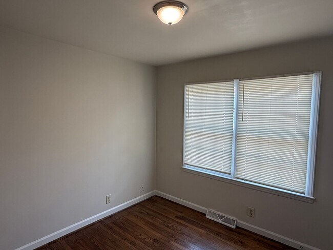 Building Photo - BH-beal3721