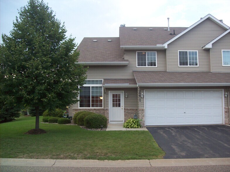 End Unit with double garage - 20617 Erin Way