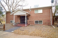 Building Photo - 915 James Ct